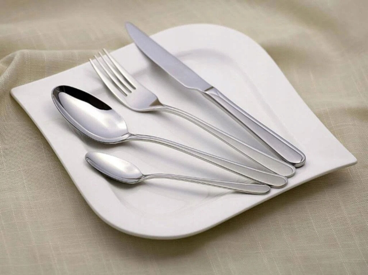 Set tacamuri 72 piese + valiza Selene, Ambition, pentru 12 persoane, inox, argintiu - imagine 6